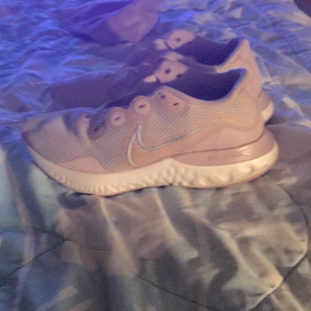 Nike - Picture 2 of 3
